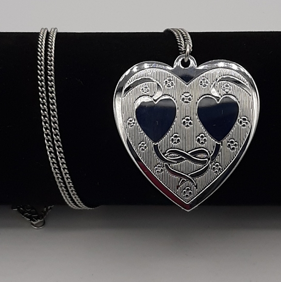 Vintage Silver Tone Love Heart Necklace, Made in Japan 13 1/4" Long NOS - Picture 1 of 5